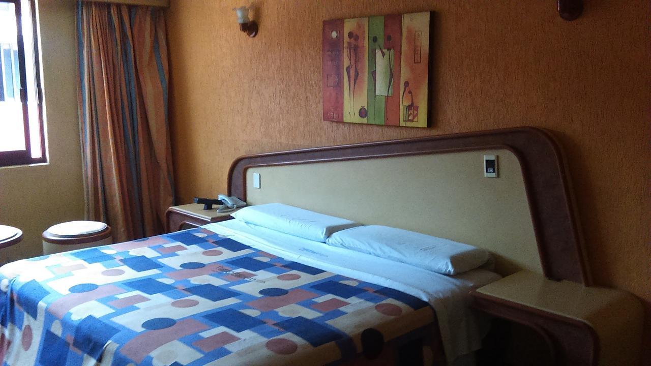 Hotel Aeropuerto Toluca Esterno foto