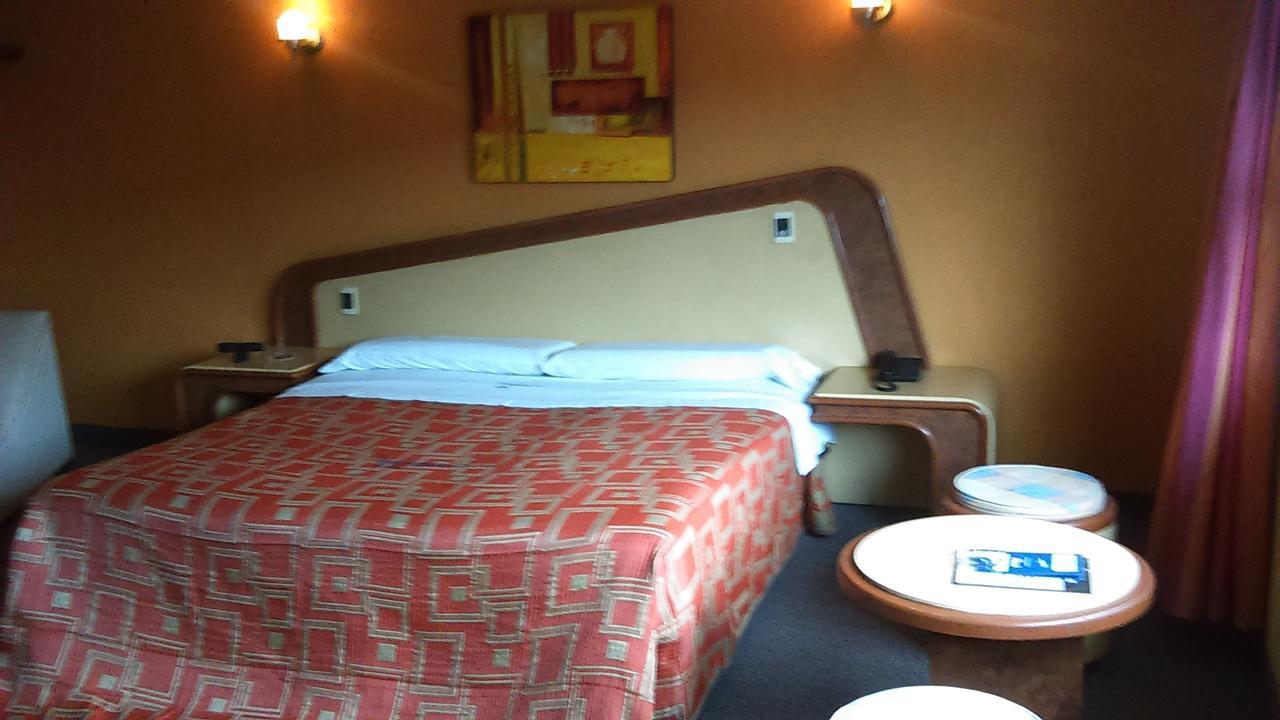 Hotel Aeropuerto Toluca Esterno foto