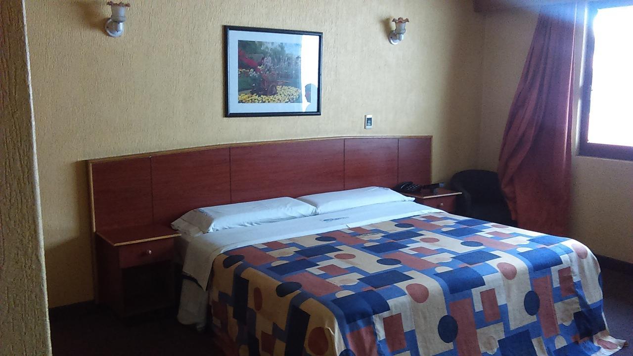 Hotel Aeropuerto Toluca Esterno foto