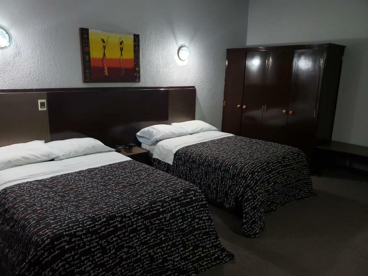Hotel Aeropuerto Toluca Esterno foto
