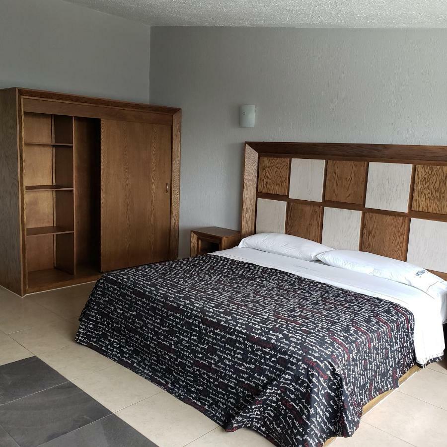 Hotel Aeropuerto Toluca Esterno foto